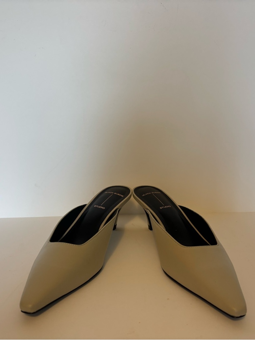 Women’s Off White All Leather Slipper Mule with Kitten Heel - Never Worn